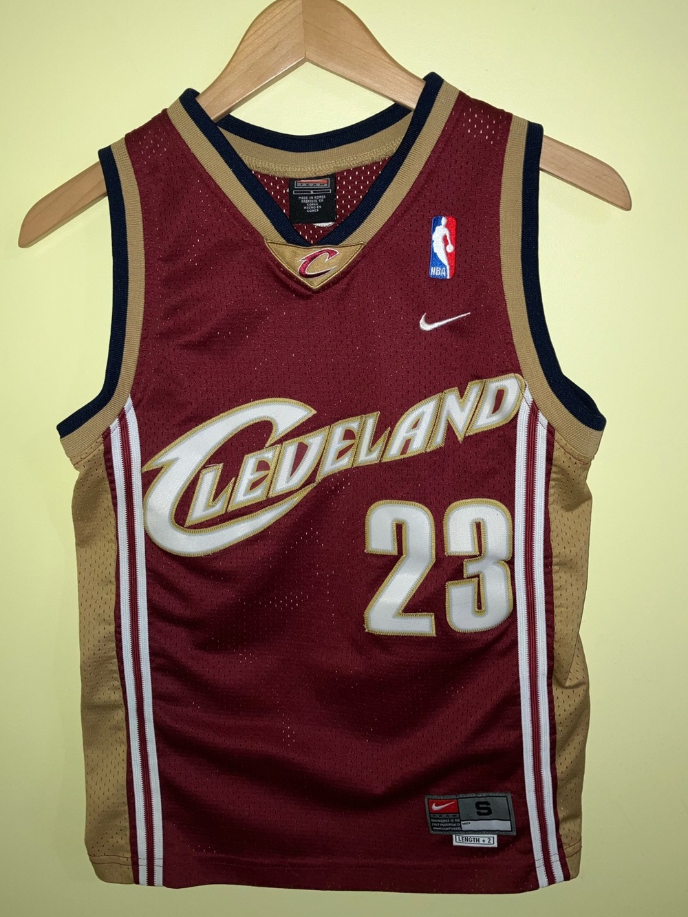 Vintage Nike LeBron James #23 Cleveland Cavaliers jersey kids women S basketball